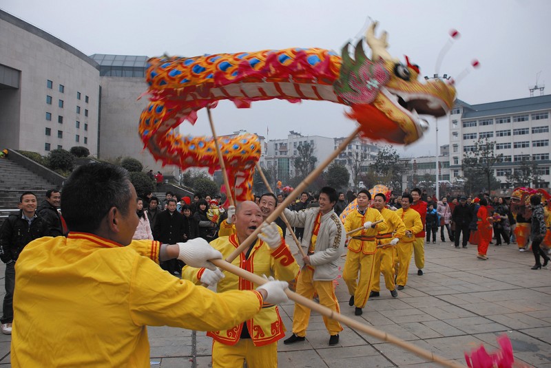 寅虎闹春庆祥和