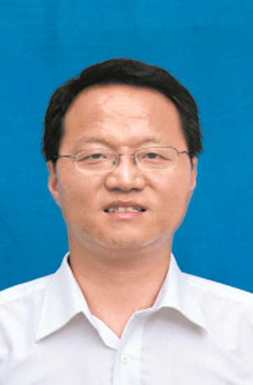 柯超,男,现任丹江口市一中校长.