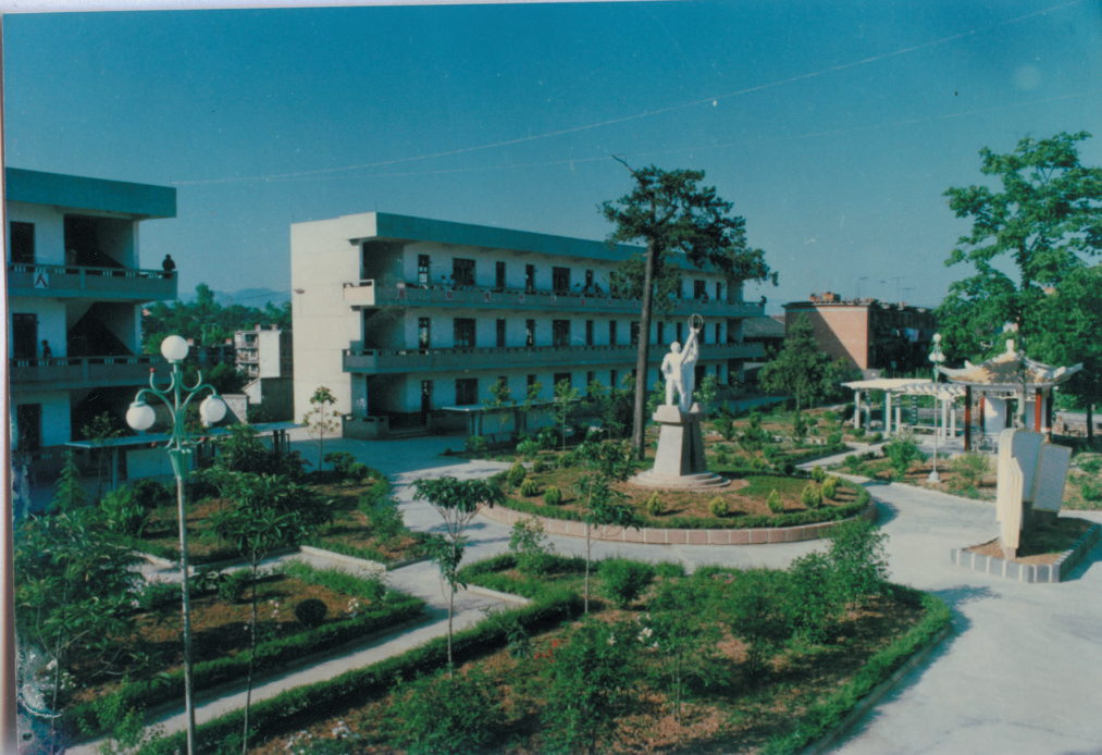 1994年地市合并时湖北省郧阳第一中学更名为十堰市郧阳中学.